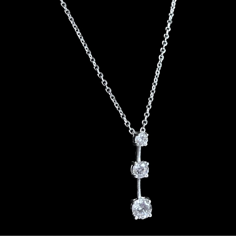 Graduated 3 stone past present future necklace, 925 OW Sterling silver